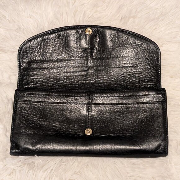 Chloé, Long Wallet Black Leather with Gold Bow Detail - Picture 10 of 13